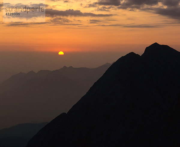 Sonnenuntergang  Wettersteingebirge  Tirol  Österreich