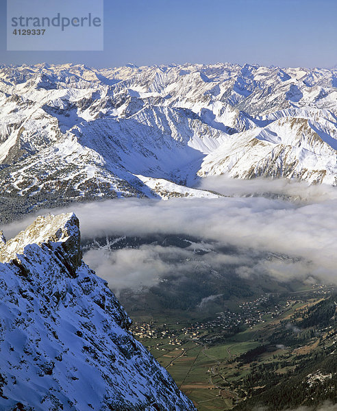 Blick von der Zugspitze auf die Lechtaler Alpen  Leermoos  Wettersteingebirge  Tirol  Österreich