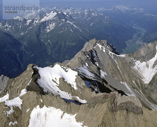 Parseierspitze in den Lechtaler Alpen  hinten Hoher Riffler in der Verwallgruppe  Tirol  Österreich