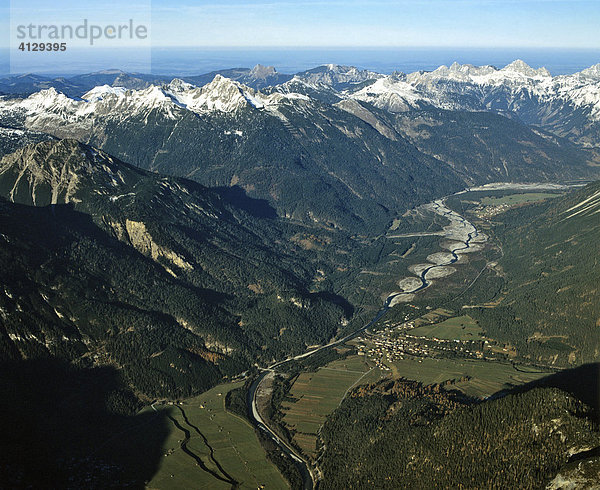 Lech bei Stanzach  Ostseite der Allgäuer Alpen  Tirol  Österreich