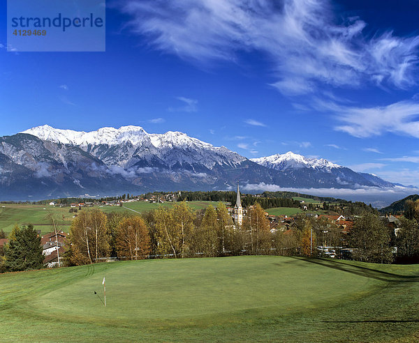 Golfplatz  Aldrans  Karwendelkette  Inntal  Tirol  Österreich