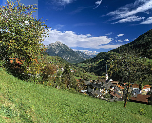 Wenns im Pitztal  hinten Tschirgant  Ötztaler Alpen  Tirol  Österreich