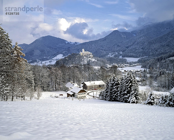 Schloss Hohenaschau  Winter  Aschau  Chiemgau  Oberbayern  Deutschland