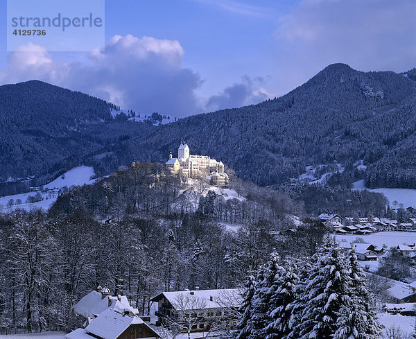 Schloss Hohenaschau  Winter  Aschau  Chiemgau  Oberbayern  Deutschland