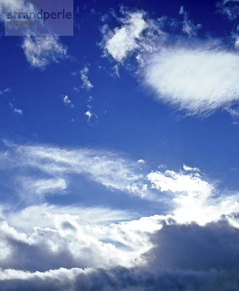 Cumulus  Haufenwolken  Cirrus  Föhnwolken  verschiedenartige Wolken  blauer Himmel