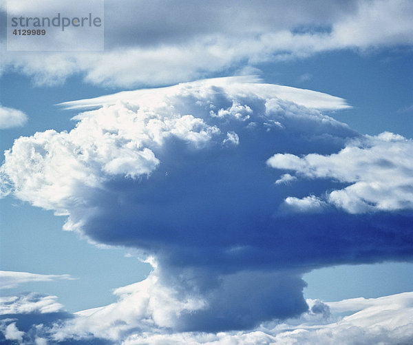 Cumulonimbus  Gewitterwolken  aufziehendes Gewitter  Wolkentürme
