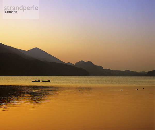 Fuschlsee  Abendstimmung  Fischerboot  Salzkammergut  Salzburger Land  Österreich