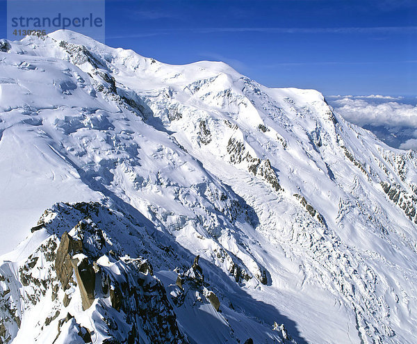 Blick auf den Mont Blanc von der Aiguille du Midi  Savoyer Alpen  Frankreich