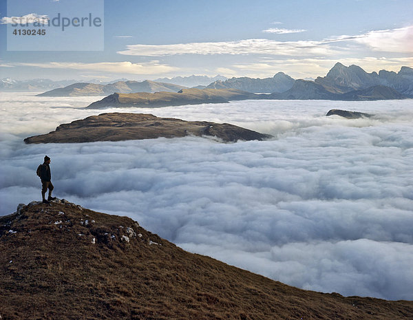 Blick vom Schlern-Plateau auf Puflatsch und Geislergruppe  Dolomiten  Südtirol  Italien