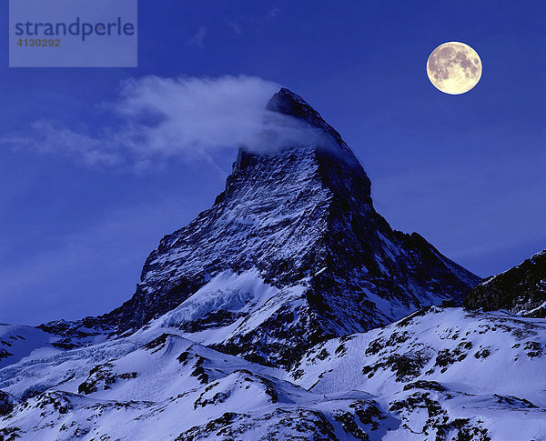 Matterhorn  Ost- und Nordwand  Vollmond ( M )  Blick vom Schwarzsee  Walliser Alpen  Zermatt  Wallis  Schweiz Composing