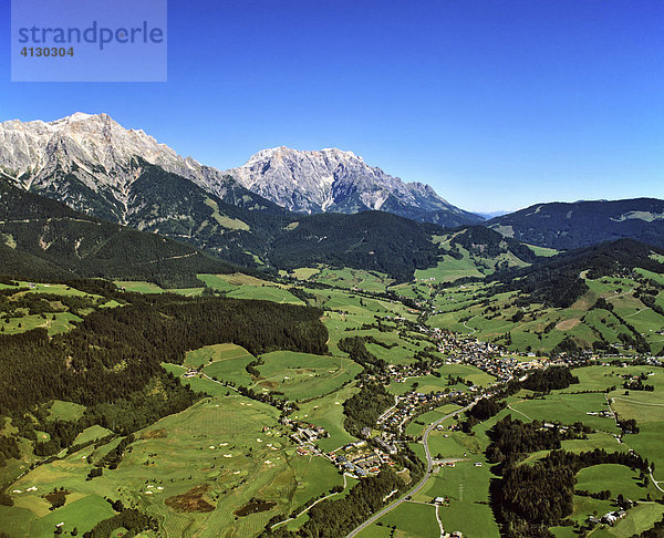 Maria Alm  Urslautal  Golfplatz  Steinernes Meer  mitte Hochkönig  Salzburger Land  Österreich  Luftbild