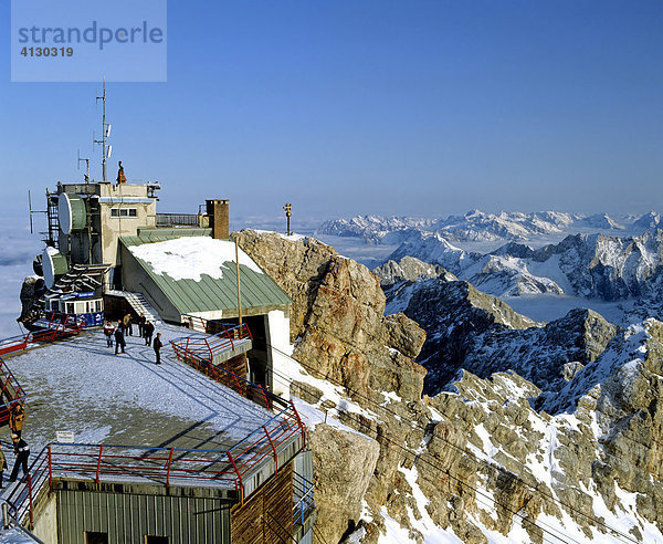 Zugspitze mit alter Besucherplattform  Wetterstation  Panorama  Wettersteingebirge  Oberbayern  Bayern  Deutschland