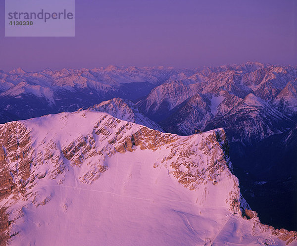 Panoramablick von der Zugspitze  Hgr. Ötztaler und Lechtaler Alpen  Oberbayern  Bayern  Deutschland