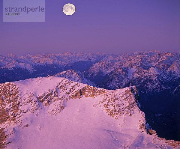 Panoramablick von der Zugspitze  Vollmond ( M )  Hgr. Ötztaler und Lechtaler Alpen  Oberbayern  Bayern  Deutschland