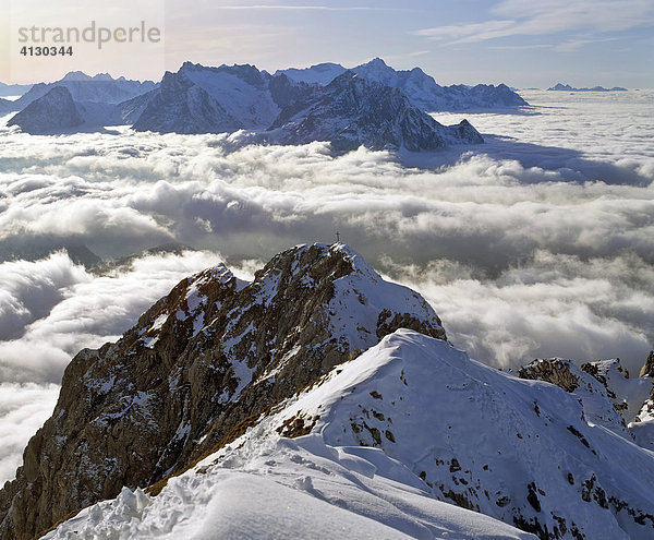 Mittenwalder Höhenweg  Hgr. Wetterstein  Nebelmeer  Mittenwald  Oberbayern  Bayern  Deutschland