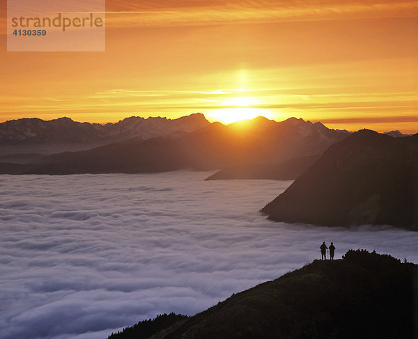 Blick von Jochberg zum Wettersteingebirge  Sonnenuntergang  Oberbayern  Bayern  Deutschland