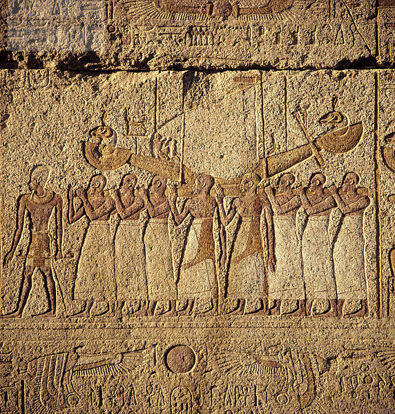 Hieroglyphen  Relief  Darstellung ägyptischer Götter  Luxor  Theben  Ägypten