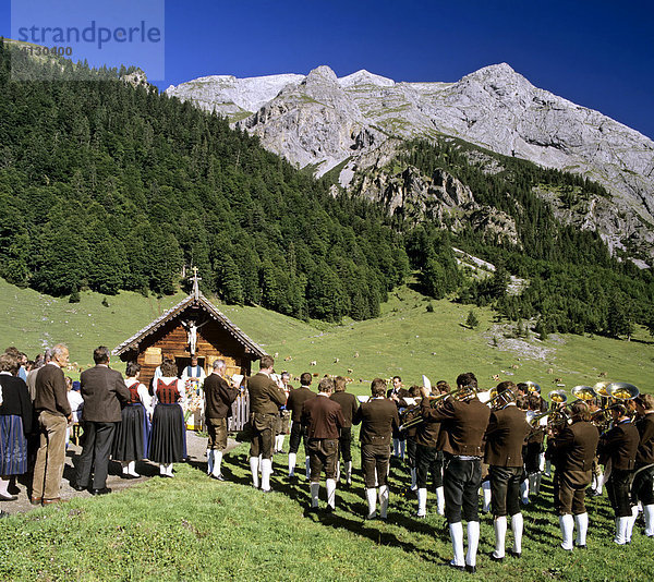 Bergmesse in der Engalm  Eng  Gamsjoch  Ahornboden  Tirol  Österreich