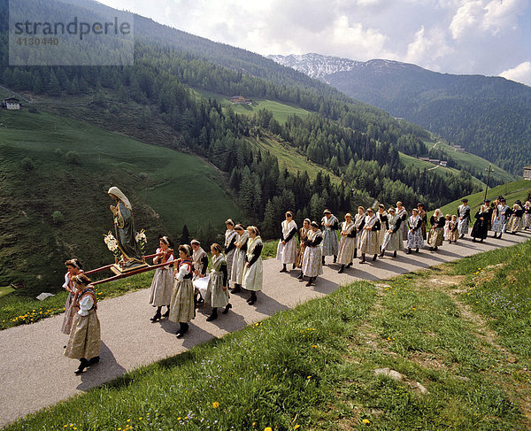 Fronleichnamsprozession in Durnholz  Valdurna  Sarntal  Südtirol  Italien