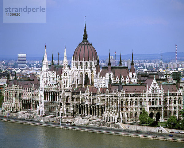 Parlament an der Donau  Budapest  Ungarn