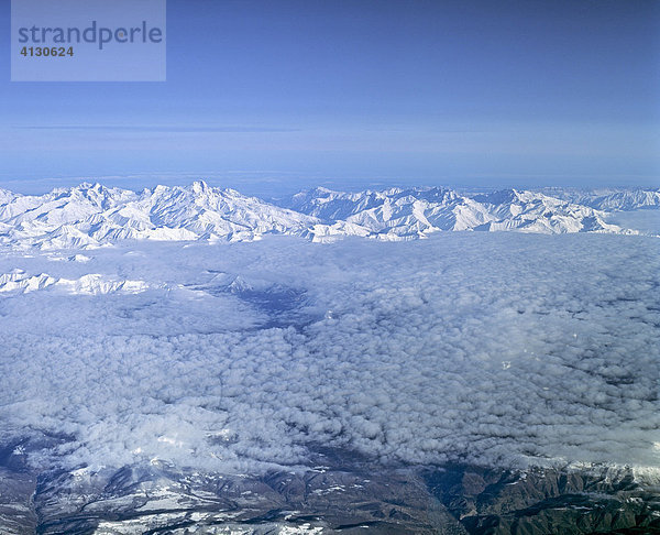 Kleiner Kaukasus  Luftbild aus 10000 m Höhe  Aserbaidschan  Russland