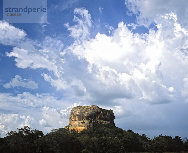 Sigiriya  Monolith  Löwenfelsen  Felsenfestung  Weltkulturerbe der UNESCO  Sri Lanka