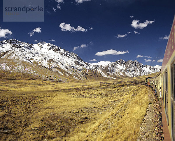 Andenbahn zwischen Puno am Titicacasee und Cusco  Cuzco  Hochanden  Peru  Südamerika