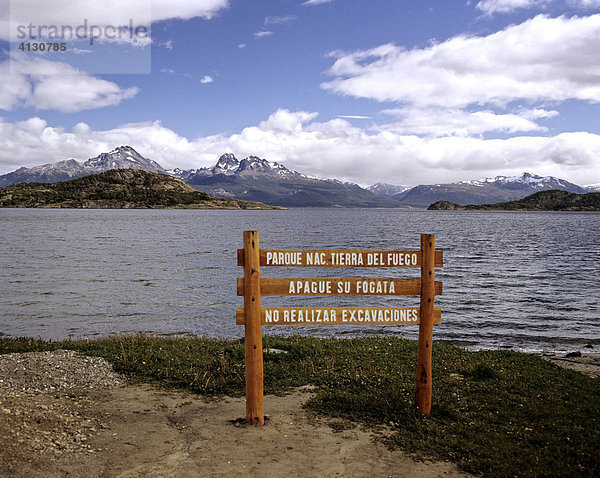 Tierra del Fuego National Park  Blick über Beagle-Kanal auf Chilenische Anden  Feuerland  Argentinien  Südamerika
