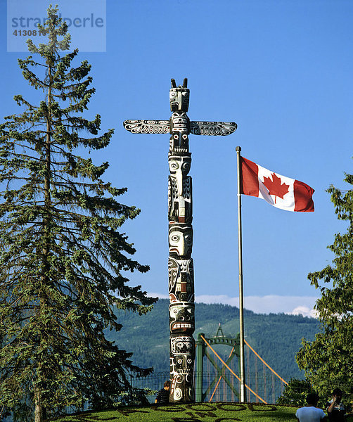 Wappenpfahl im Stanley Park  Totempfahl  Vancouver  British Columbia  Kanada