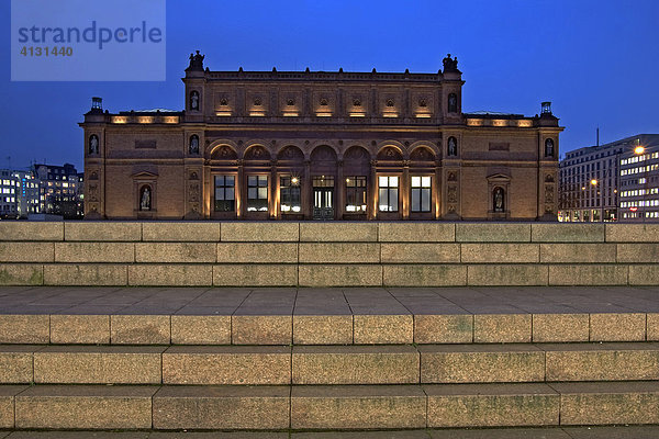Alte Hamburger Kunsthalle am Abend mit Beleuchtung - Hamburg  Deutschland  Europa