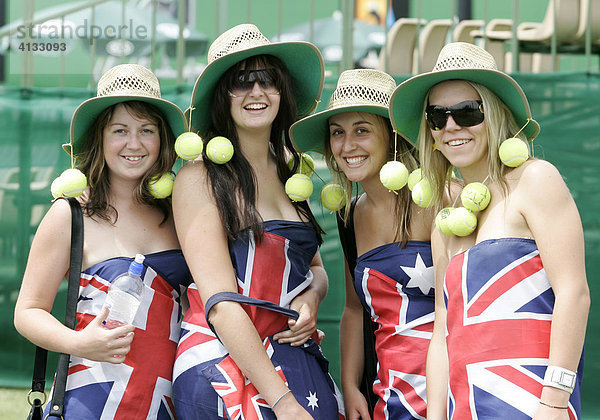 In National Flagge gekleidete australische Fans beim Australian Open 2006 ATP Grand Slam Tournament  Melbourne  Victoria  Australien