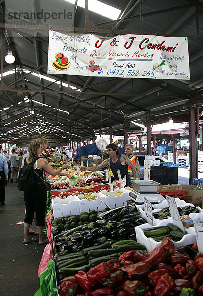Obst- und Gemüsestand im Queen Victoria Market  Melbourne  Australia