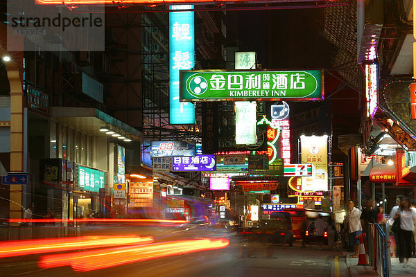 Naechtliche Strassenszene Hongkong Asien China
