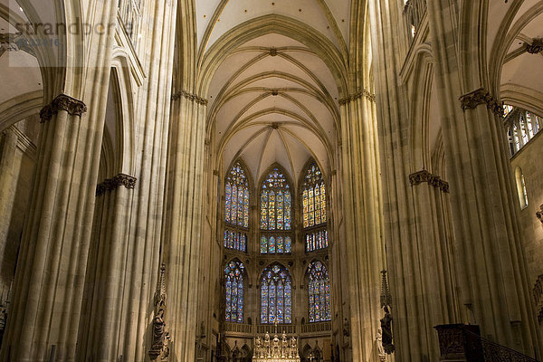 Innen  Regensburger Dom (Kathedrale St. Peter)  Regensburg  Bayern  Deutschland