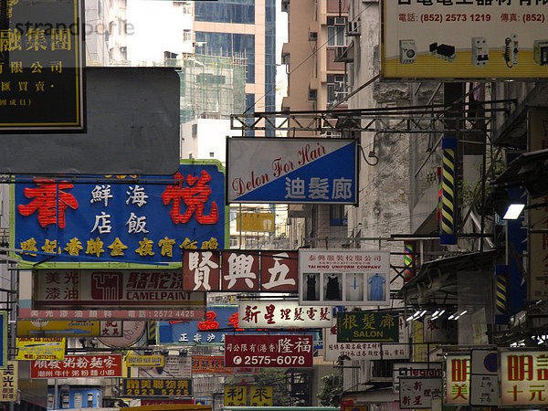 Einkaufsstrasse im Stadtteil Wan Chai  Hongkong  China  Asien