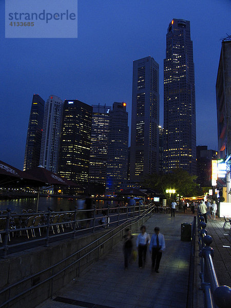 Finanzviertel bei Nacht  Singapur  Asien
