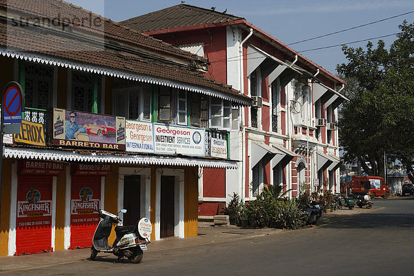 Bunte Kolonialstil Häuser im alten portugiesischen Viertel  Panaji  Panjim. Goa  Indien