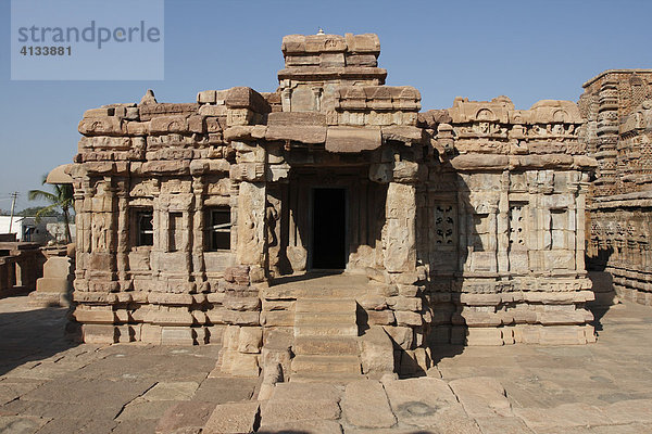 Antiker  Shiva gewidmeter Hindutempel auf der antiken Stätte Pattadakal  Karnataka  Indien