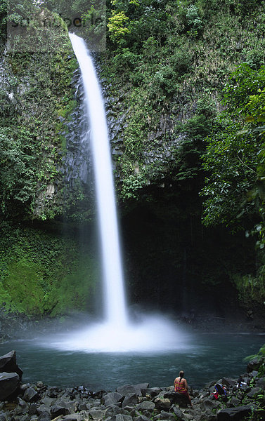 Wasserfall (cateratas) bei La Fortuna  Nationalpark Arenal  Costa Rica  Zentralamerika