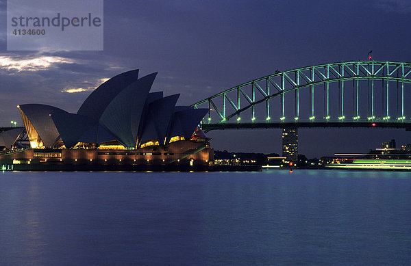 Opernhaus und Harbour Bridge  Sydney  New South Wales  Australien