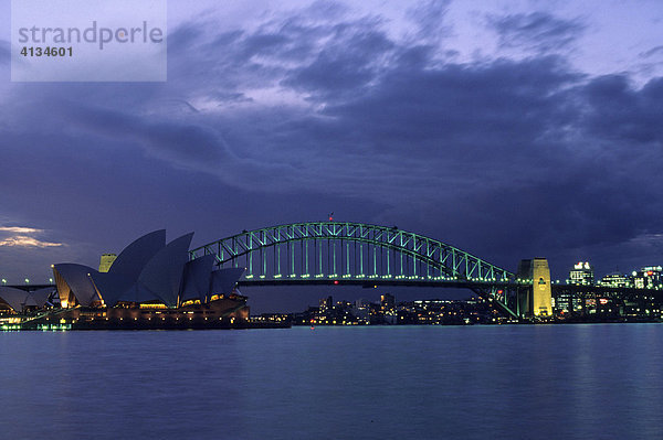 Opernhaus und Harbour Bridge  Sydney  New South Wales  Australien