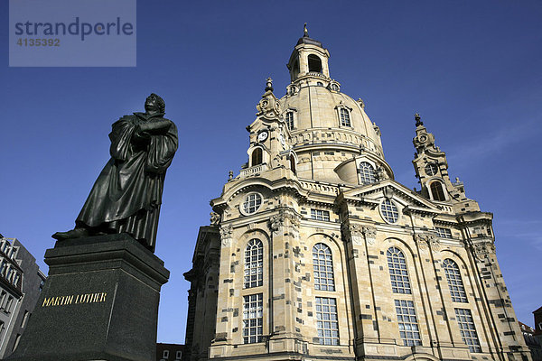 Martin Luther Denkmal vor der Frauenkirche  Dresden  Sachsen  Deutschland