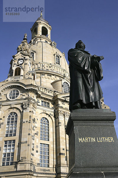 Martin Luther Denkmal vor der Frauenkirche  Dresden  Sachsen  Deutschland