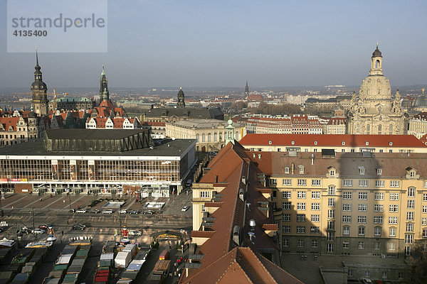 Altstadt mit Altmarkt  Frauenkirche  Türme der Kathedrale  Ständehaus  Kulturpalast  Dresden  Sachsen  Deutschland
