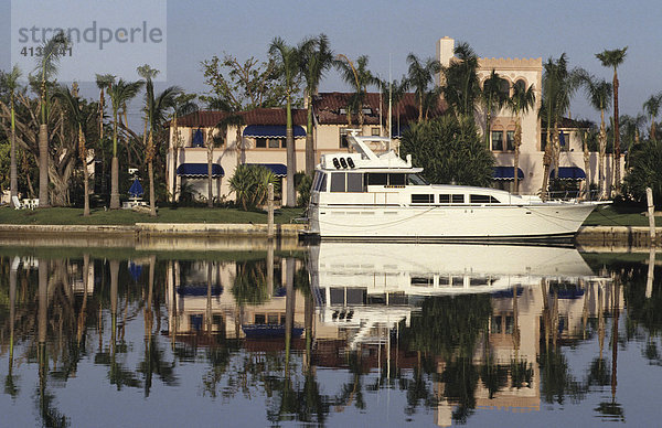 Villen am Intercoastal Waterway  Miami  Florida  USA