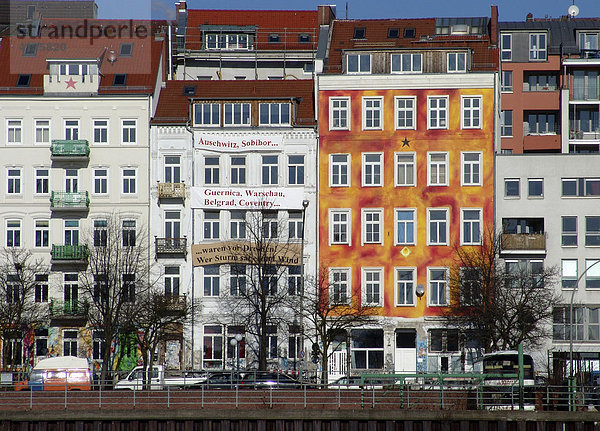 Häuser an der Hafenstrasse mit Parolen an den Fassaden  Hamburg  Deutschland