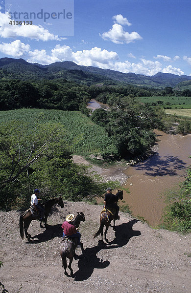 Ausritt in die Berge von Copan  Rio Copan  Honduras