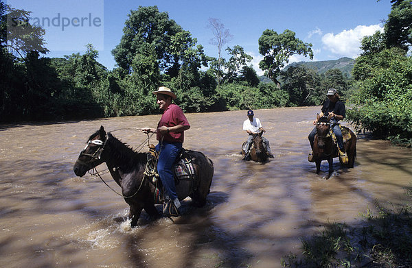 Ausritt in die Berge von Copan  Rio Copan  Honduras