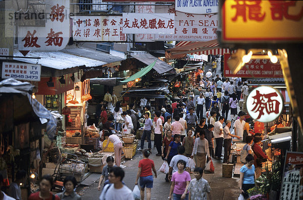 Markt in einer Ladengasse in Central  Hongkong Island  Hongkong  China