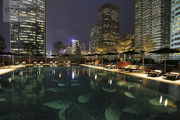 Four Seasons Hotel  Pool  Central Hongkong Island  China
